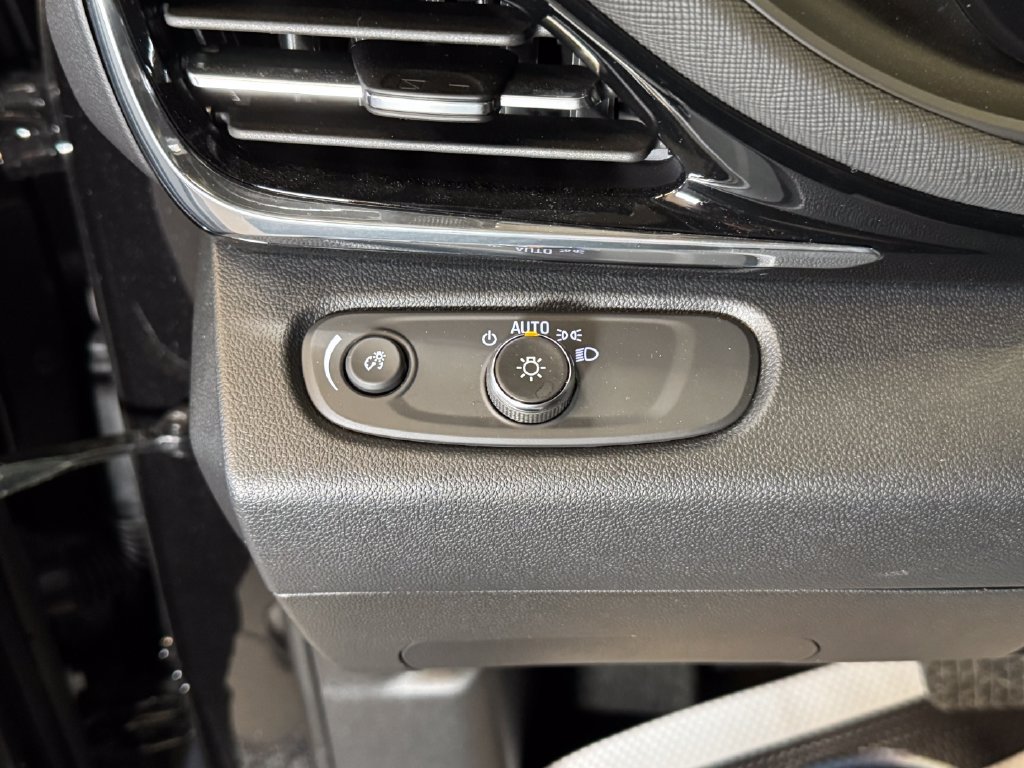 Used 2025 Buick Envista Preferred FWD image 18