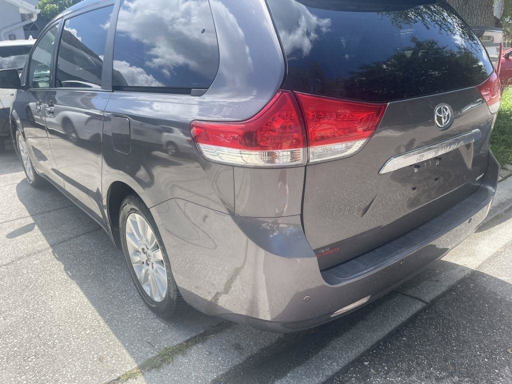 Used 2014 Toyota Sienna Limited w/ Limited Premium Package FWD image 28
