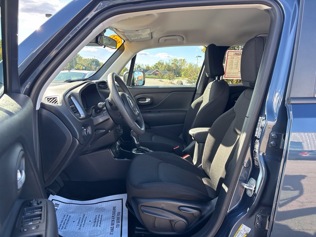 Used 2023 Jeep Renegade Latitude AWD/4WD image 18