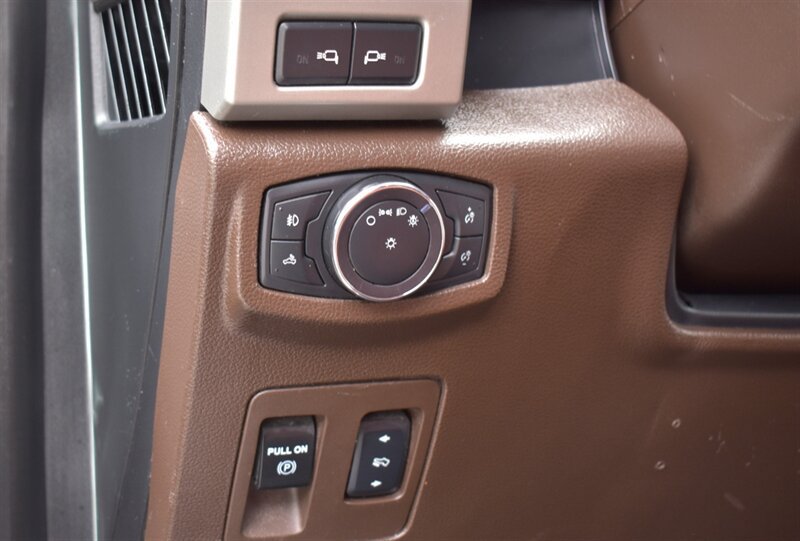 Used 2018 Ford F150 King Ranch w/ Equipment Group 601A Luxury AWD/4WD image 17