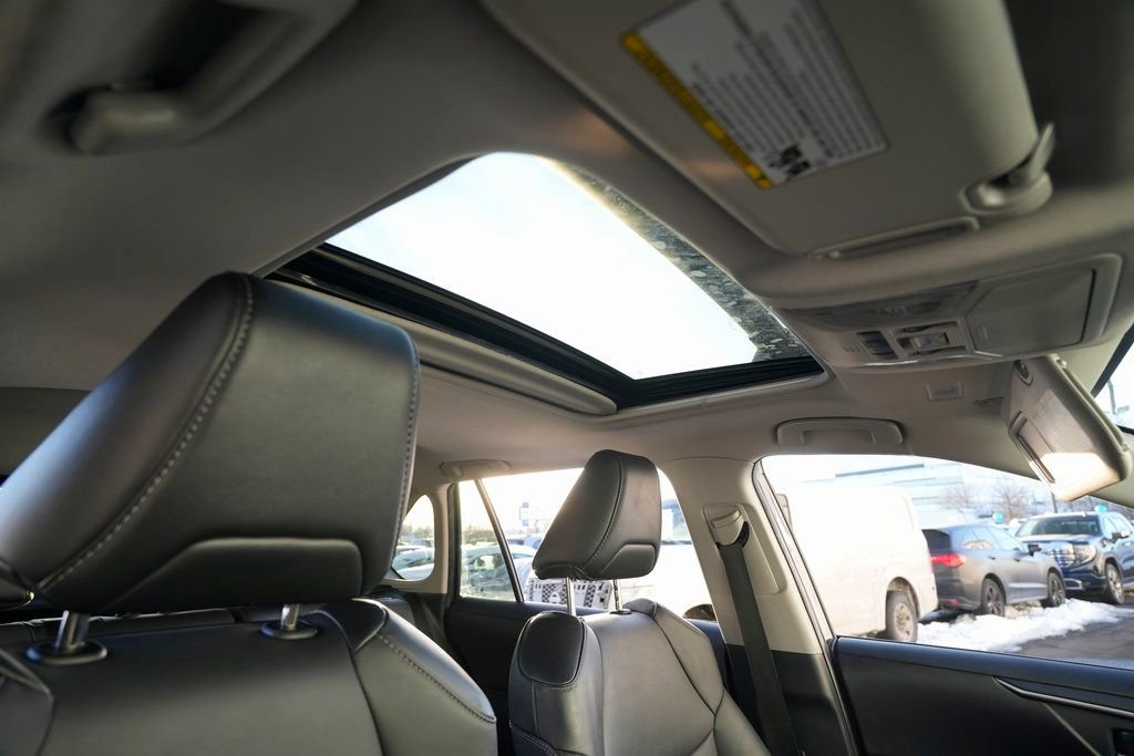 Used 2022 Toyota RAV4 XLE Premium image 37