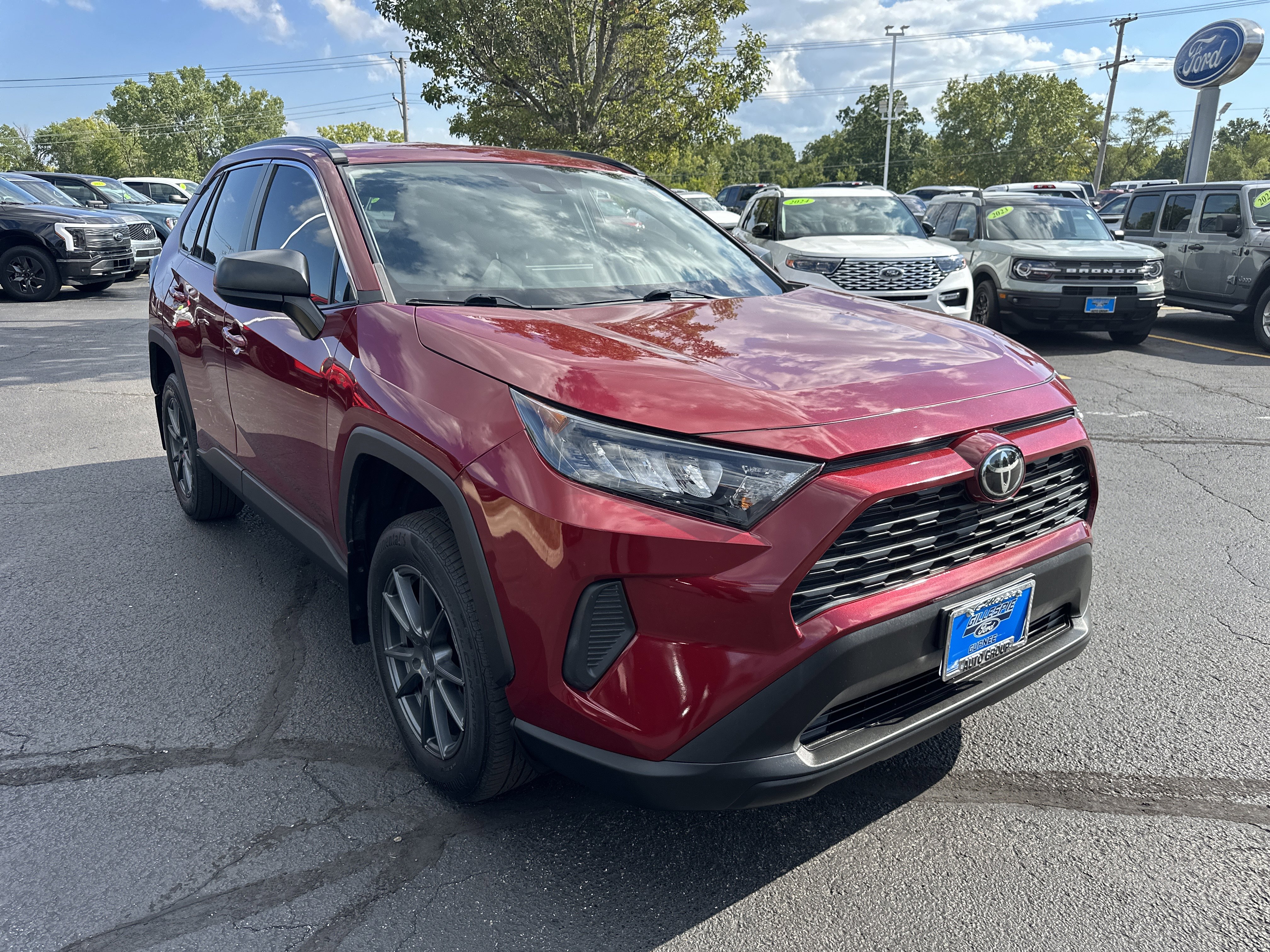 Used 2021 Toyota RAV4 LE image 1