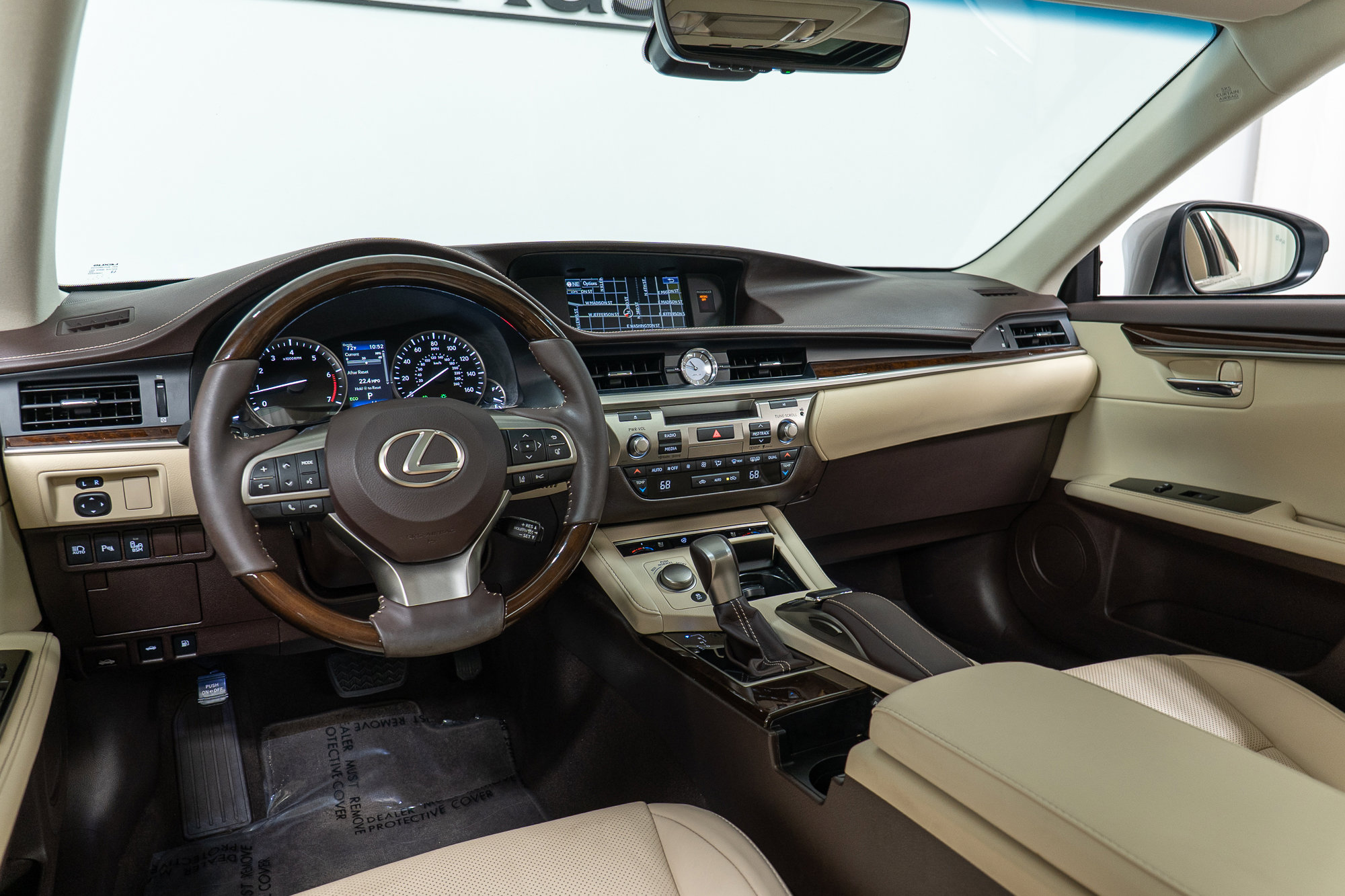 Used 2016 Lexus ES 350 w/ Luxury Package w/Wood Trim image 16