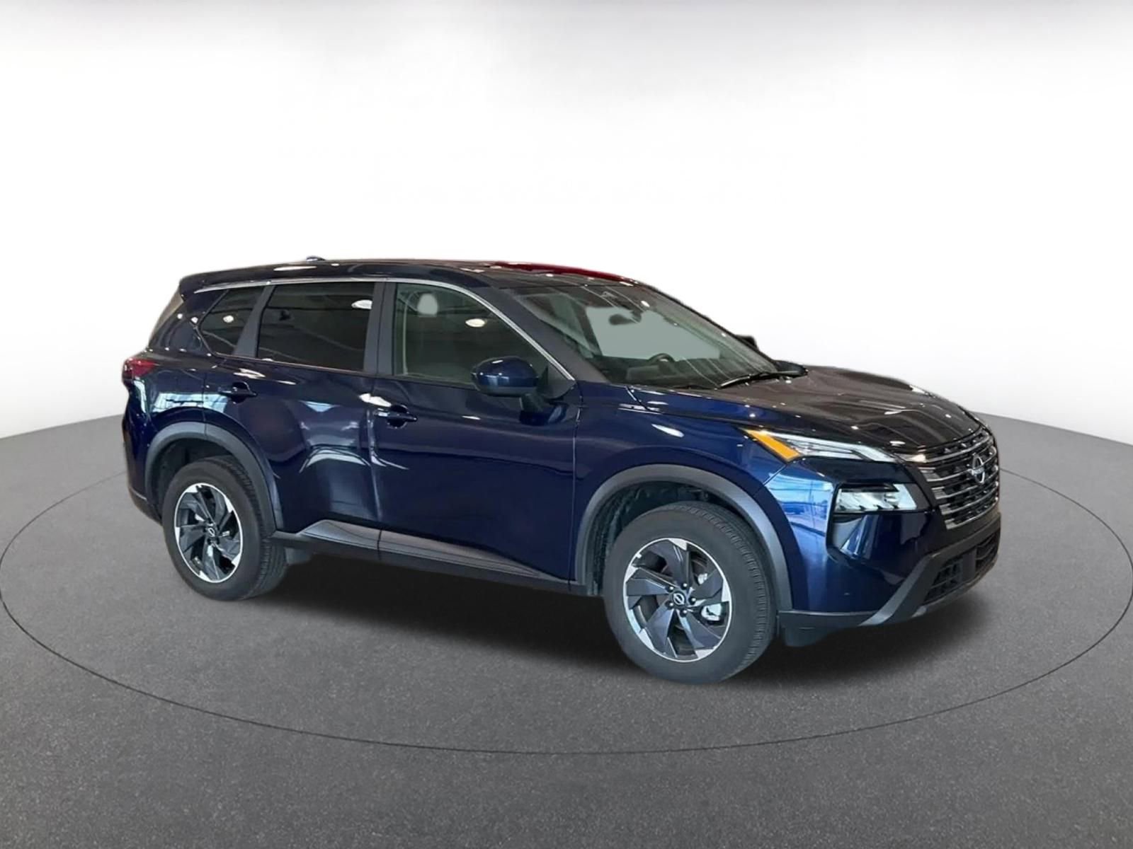 Used 2025 Nissan Rogue SV image 2