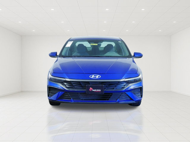 Used 2024 Hyundai Elantra SEL FWD image 2