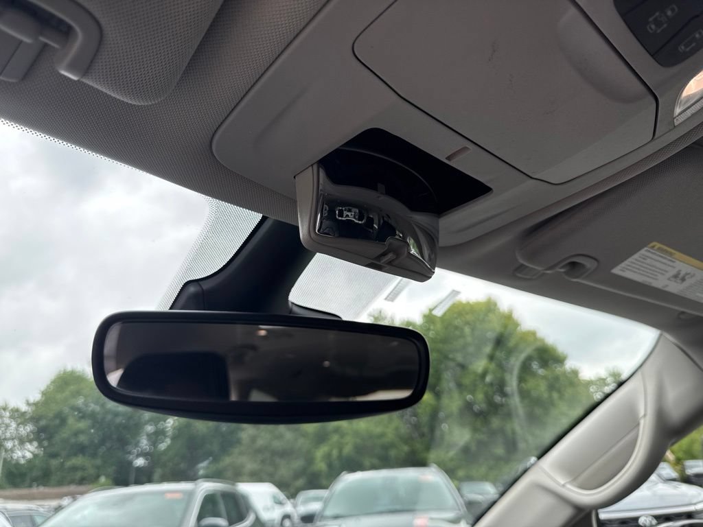 Used 2023 Chrysler Pacifica Touring-L FWD image 20