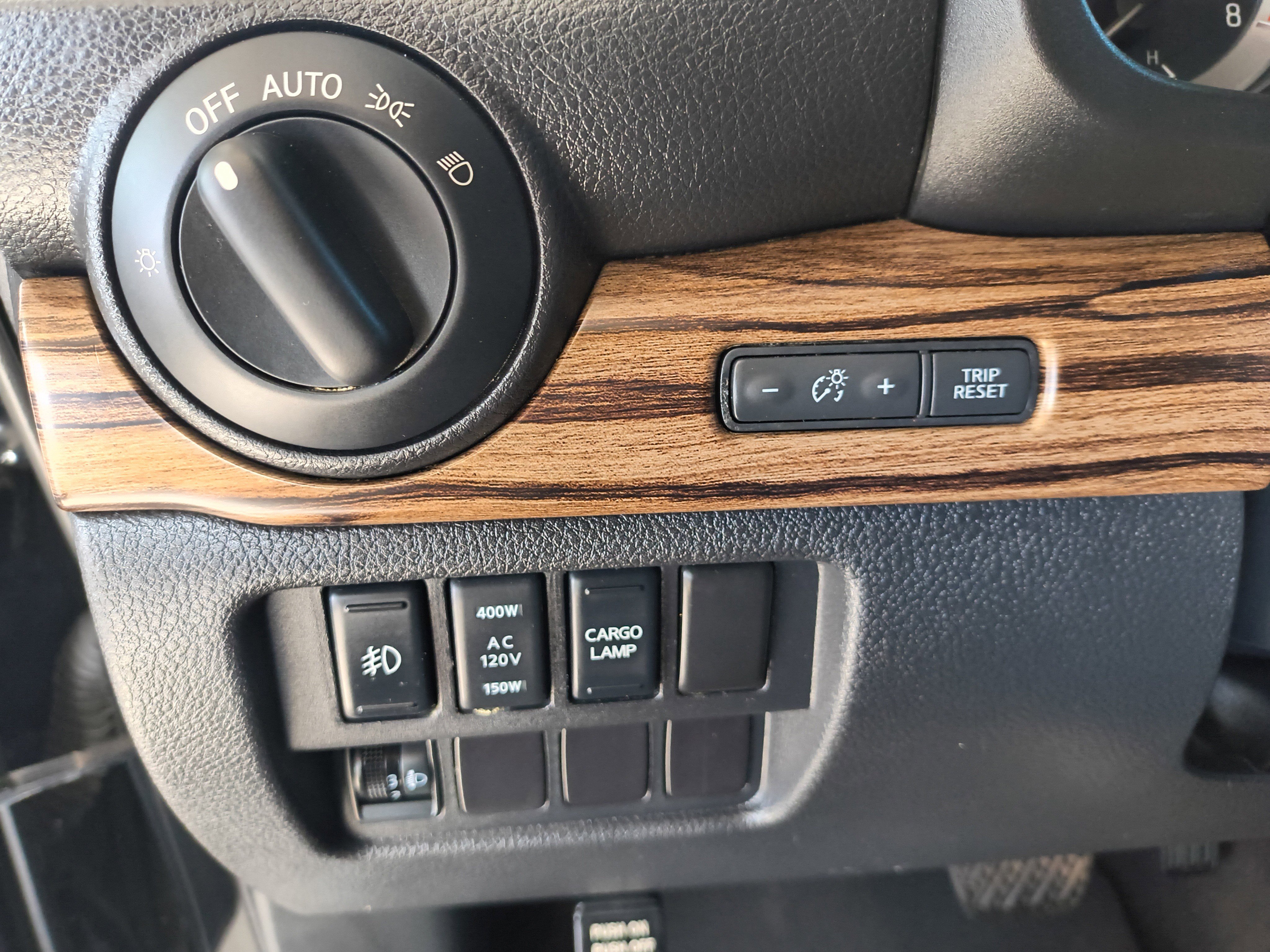 Used 2017 Nissan Titan SL image 14