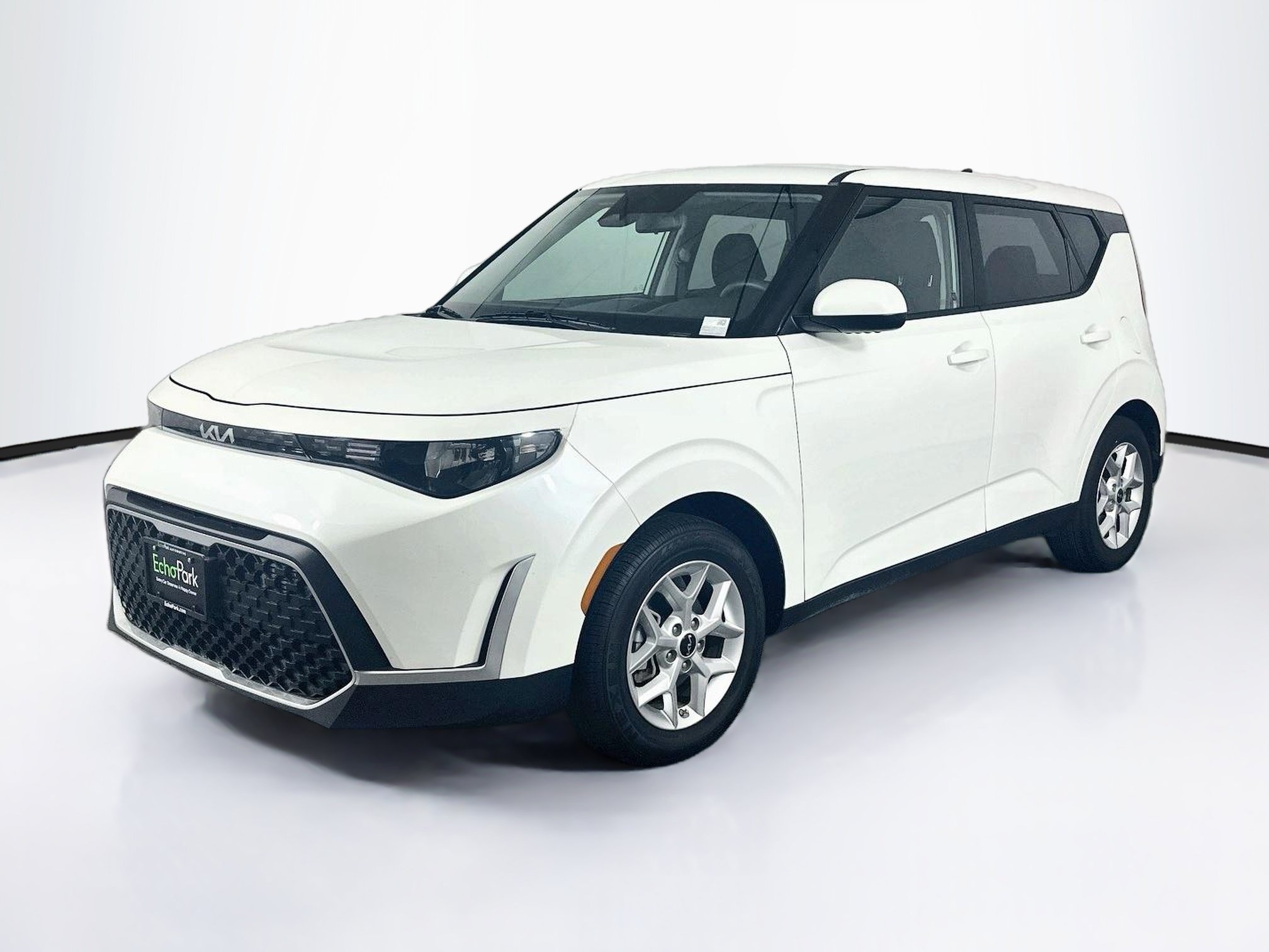 Used 2025 Kia Soul LX w/ LX Technology Package FWD image 3