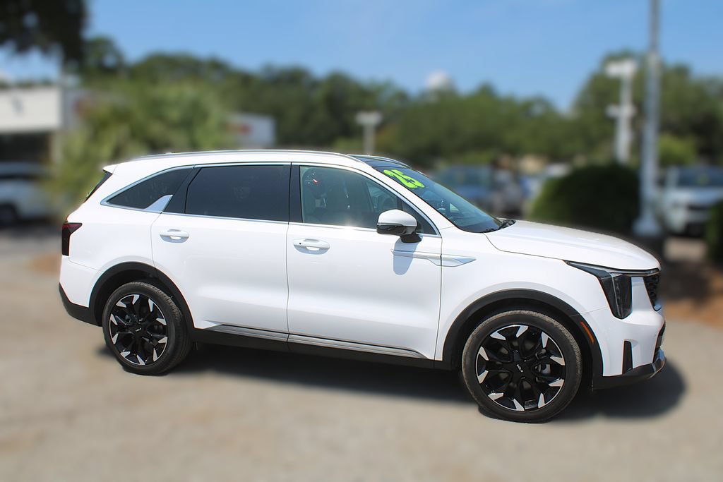 Certified 2025 Kia Sorento EX w/ Panoramic Sunroof Package FWD image 4