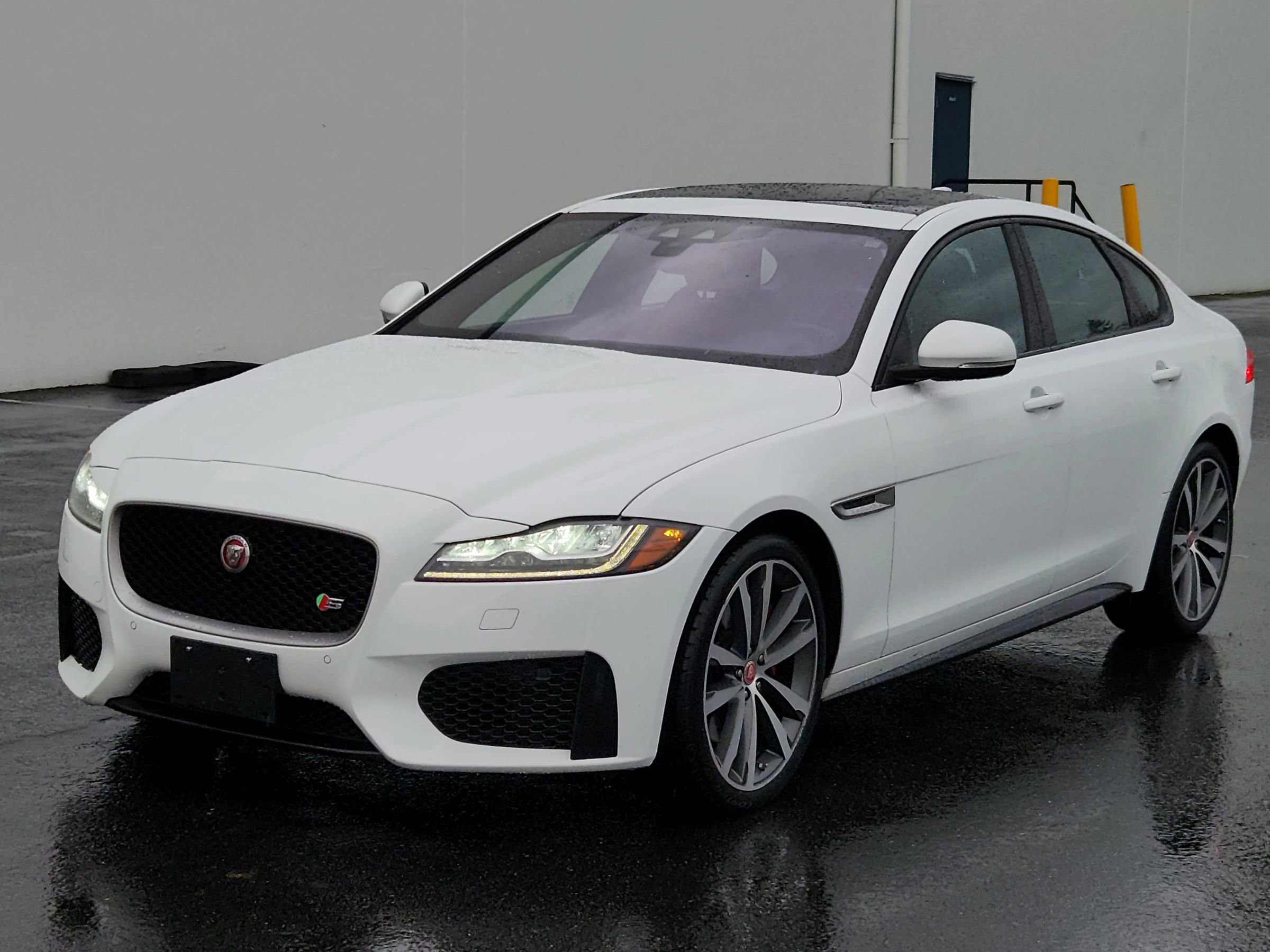Used 2017 Jaguar XF S image 1