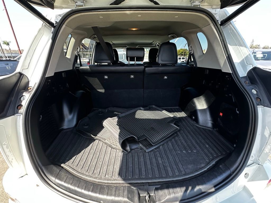 Used 2017 Toyota RAV4 Platinum w/ All Weather Liner Package AWD/4WD image 16