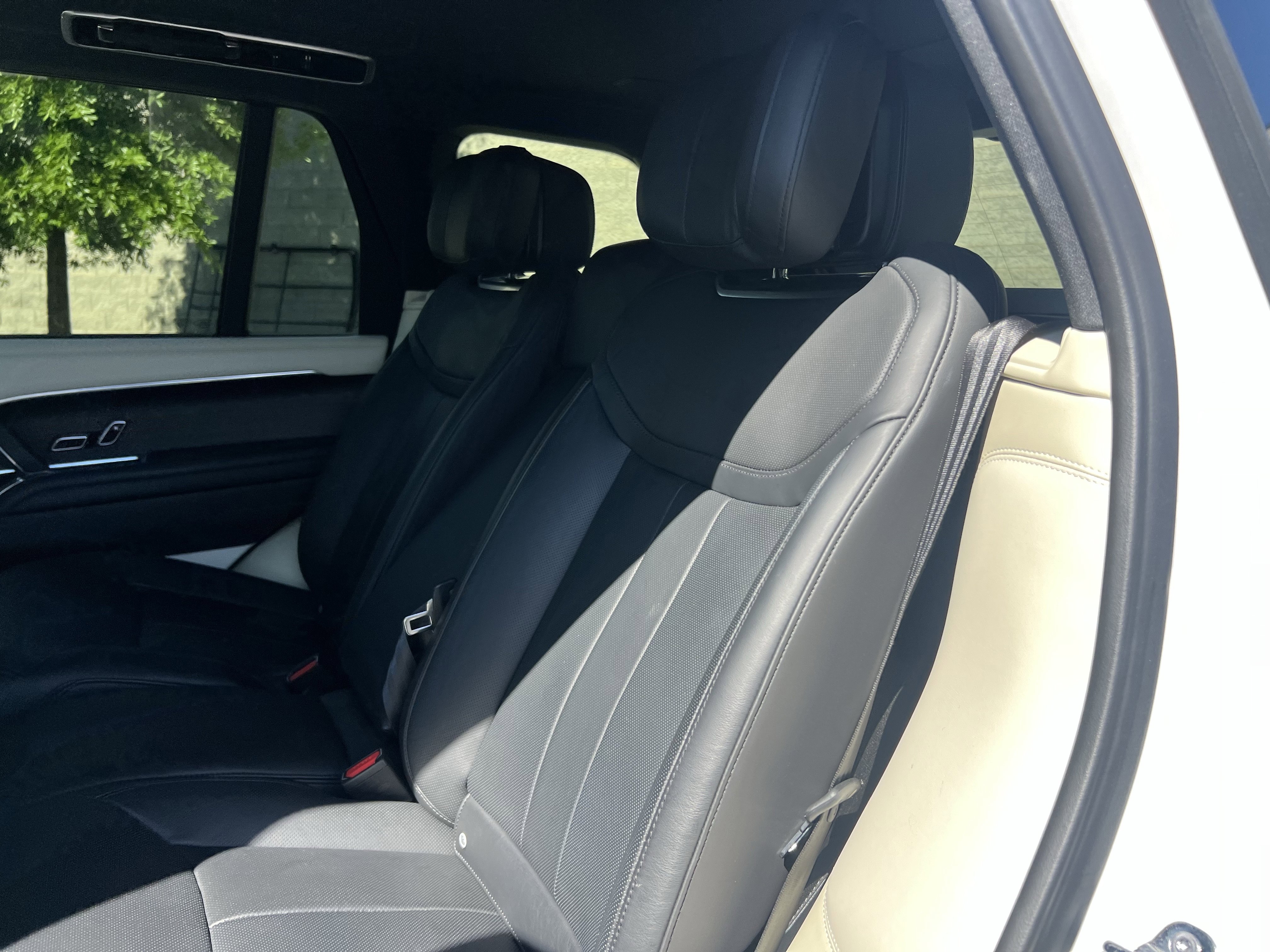 Certified 2024 Land Rover Range Rover Long Wheelbase Autobiography AWD/4WD image 32