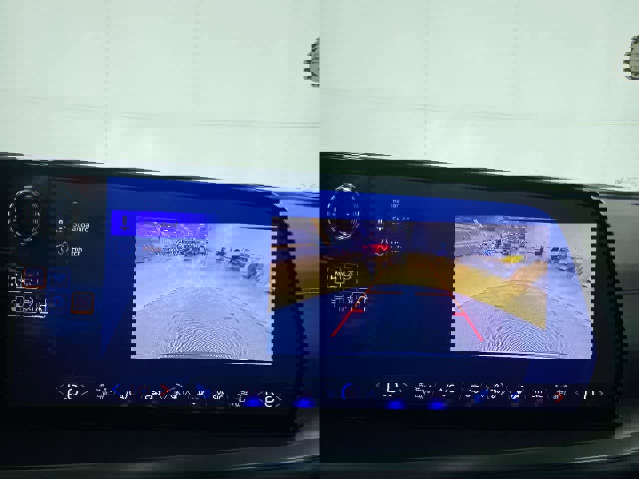 Used 2025 Chevrolet Traverse LT image 19