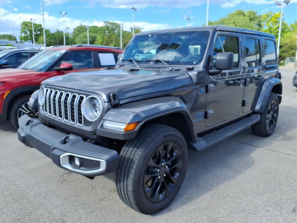 Used 2025 Jeep Wrangler Unlimited Sahara AWD/4WD image 1