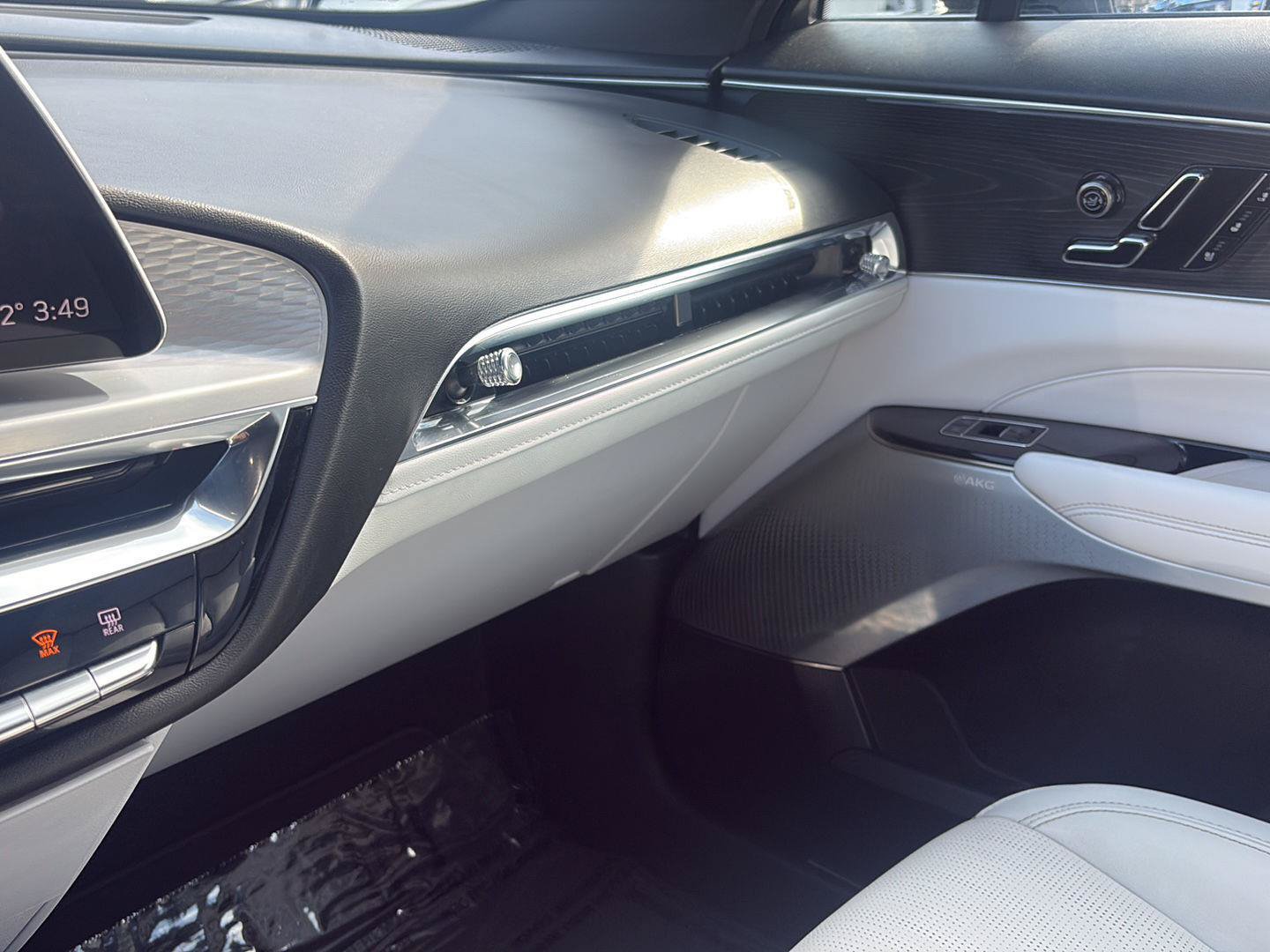 Used 2024 Cadillac Lyriq Luxury AWD/4WD image 38