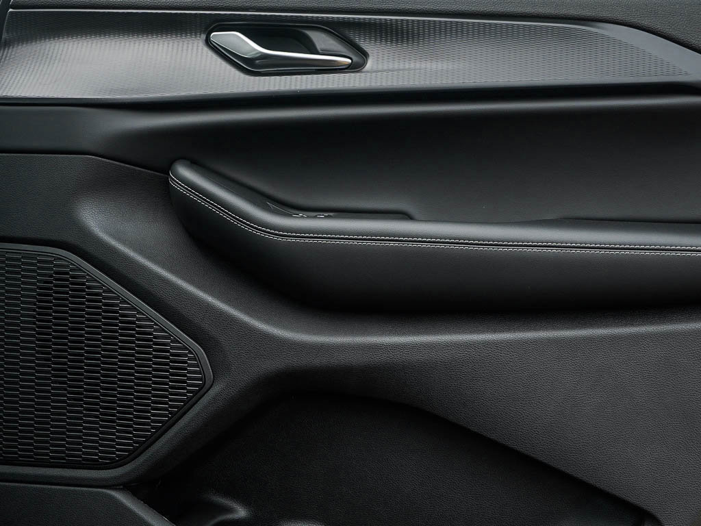 New 2025 Jeep Grand Cherokee Laredo X w/ Luxury Tech Group I image 9