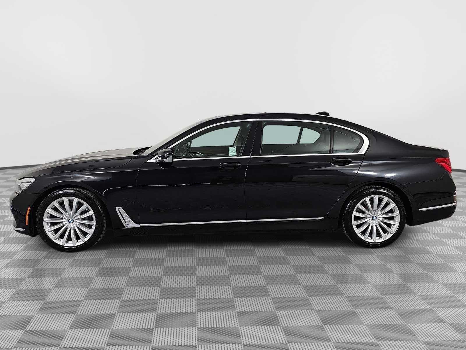 Used 2018 BMW 740i w/ Driver Assistance Package RWD image 5