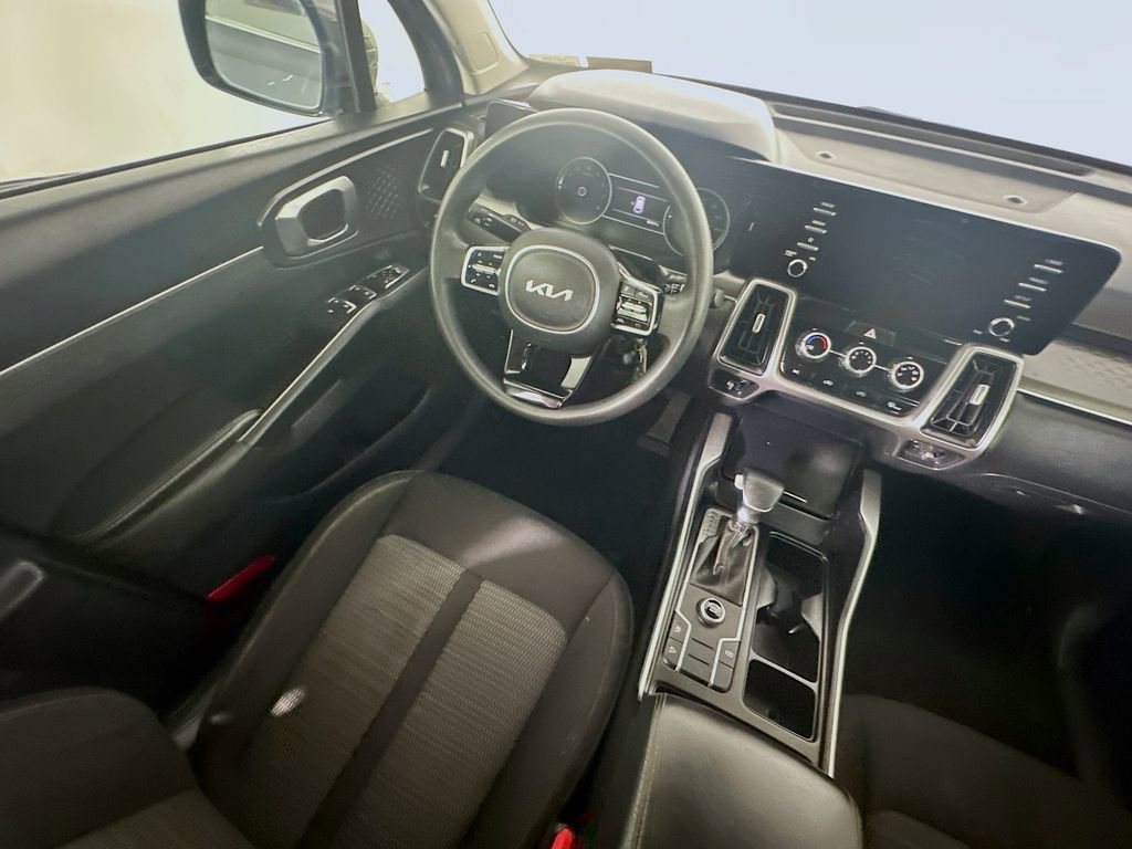 Used 2022 Kia Sorento LX image 9