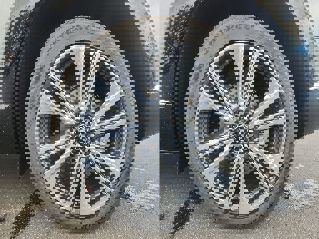 New 2026 Cadillac Optiq Luxury 2 image 6