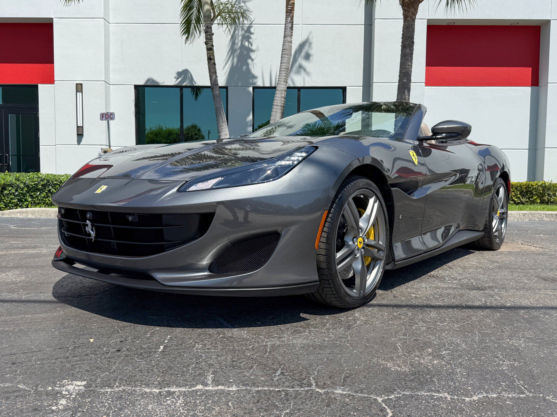 Used 2019 Ferrari Portofino RWD image 12
