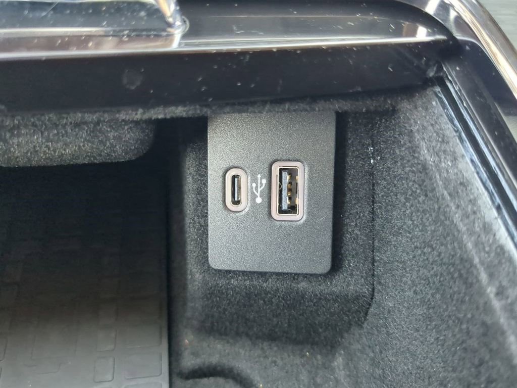 Used 2023 Lincoln Nautilus Reserve w/ Equipment Group 201A image 24