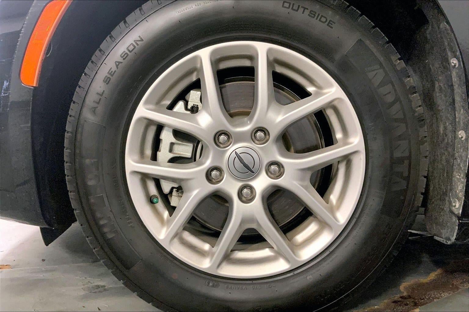 Used 2024 Chrysler Pacifica Touring-L FWD image 9