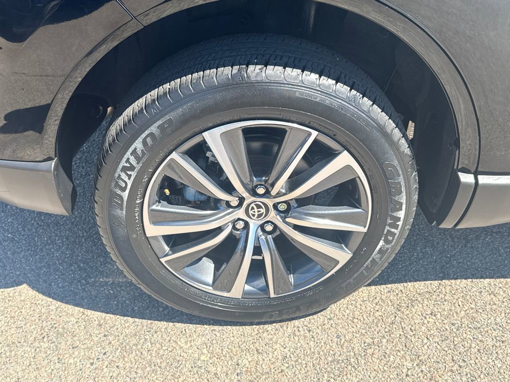 Used 2023 Toyota Venza LE AWD/4WD image 40