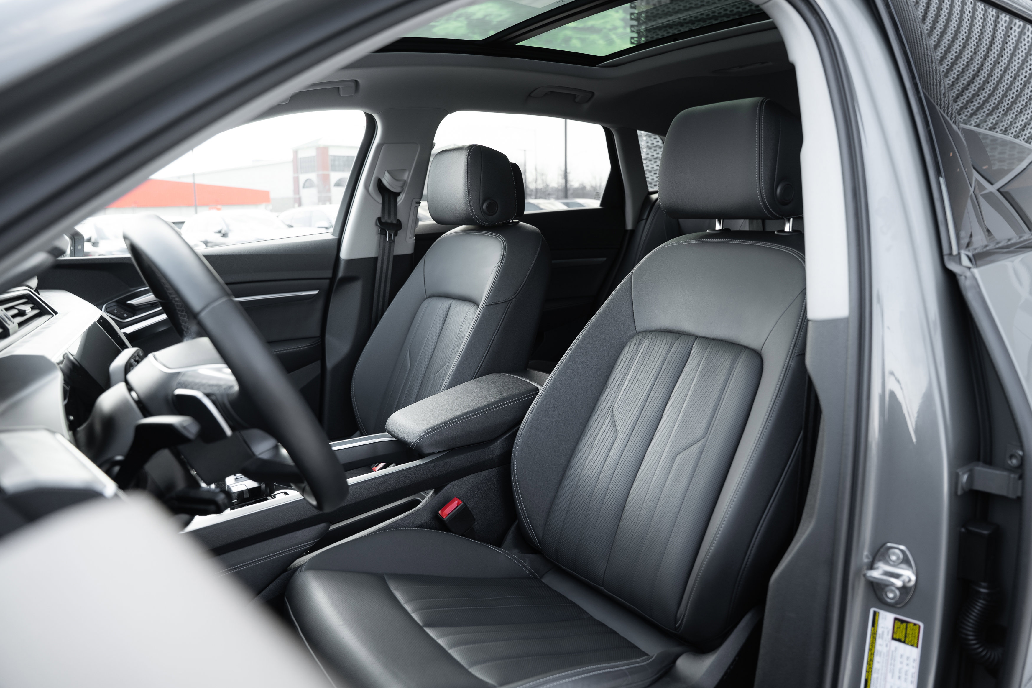 Certified 2024 Audi Q8 e-tron Premium Plus w/ Premium Plus Package image 24