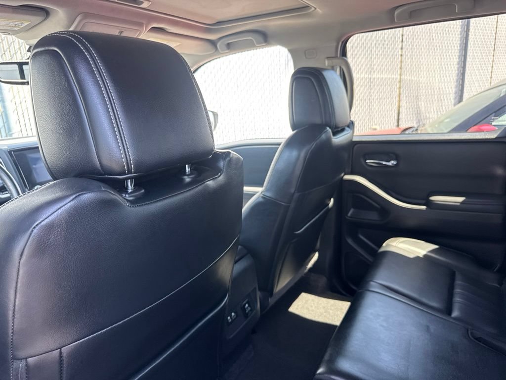 Used 2022 Nissan Frontier SV w/ SV Premium Package RWD image 8