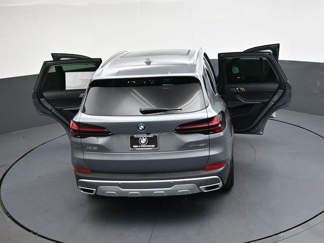 New 2026 BMW X5 xDrive40i w/ Climate Comfort Package image 40
