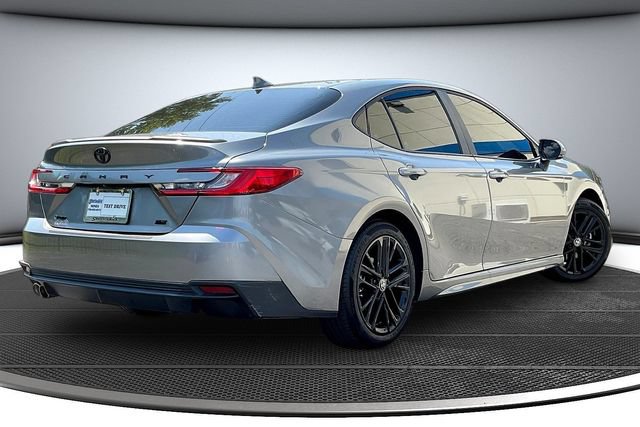 Used 2025 Toyota Camry SE FWD image 5