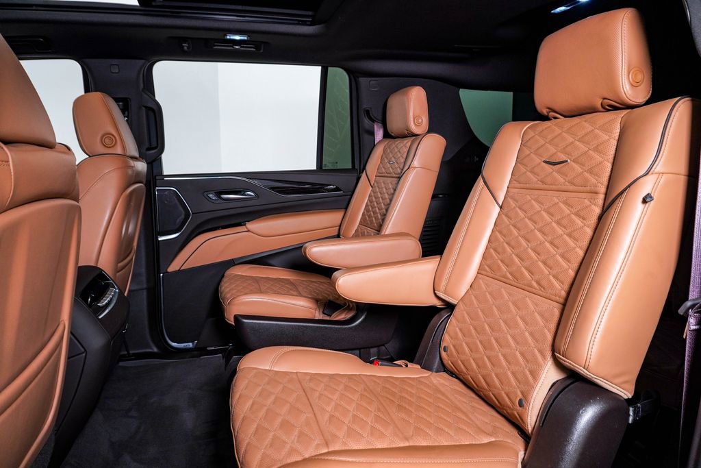 Used 2022 Cadillac Escalade ESV Sport w/ Touring Package AWD/4WD image 18
