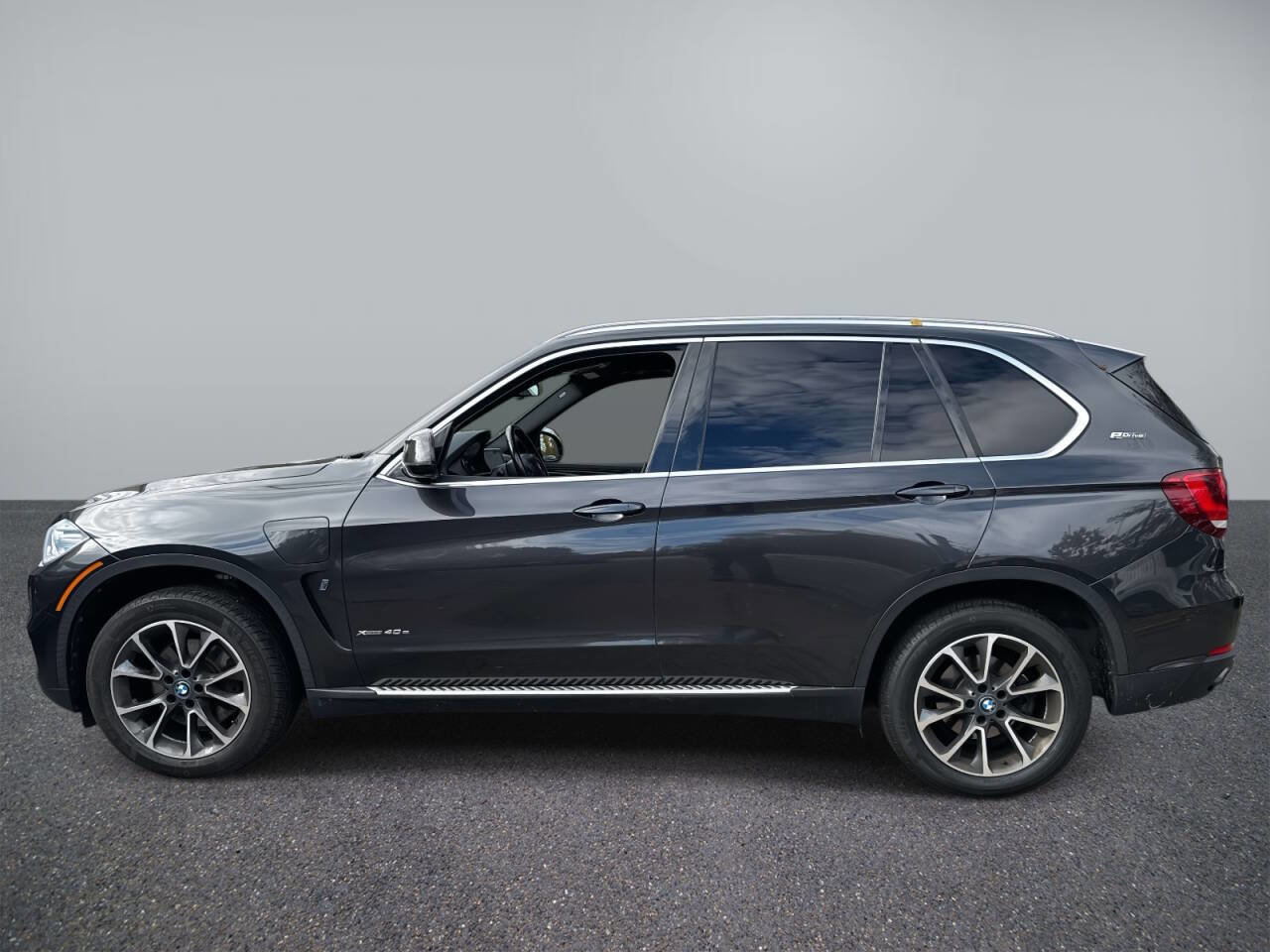 Used 2017 BMW X5 xDrive40e image 2