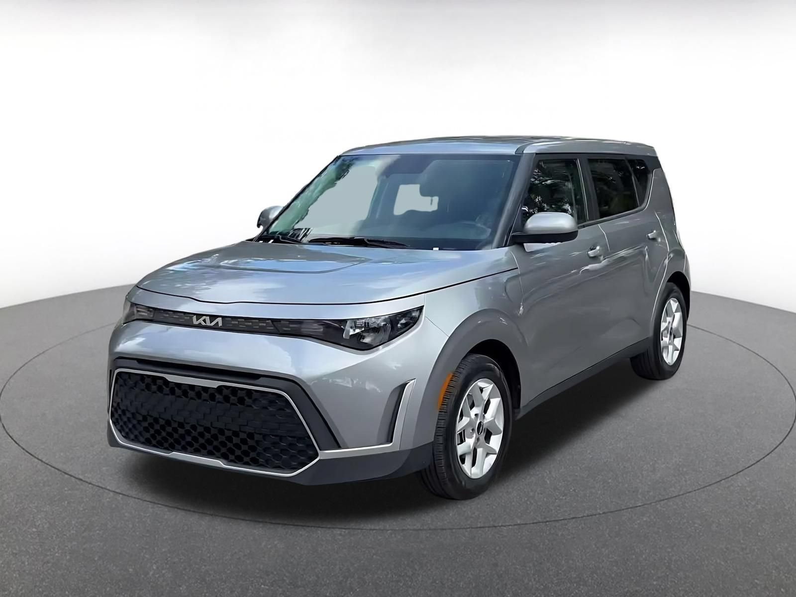 Used 2025 Kia Soul LX w/ LX Technology Package FWD image 6