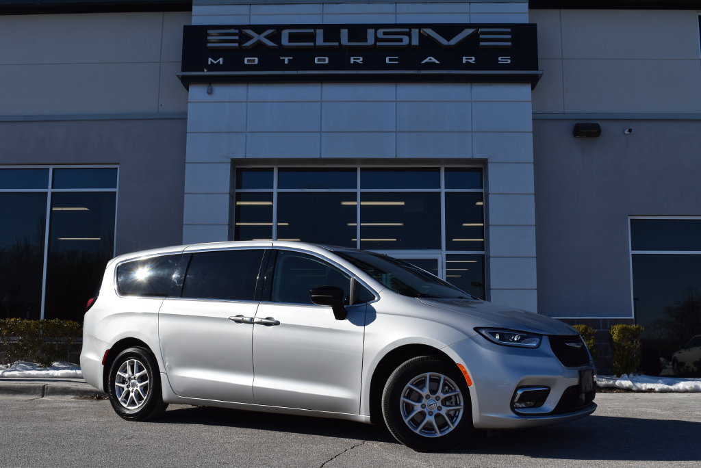 Used 2024 Chrysler Pacifica Touring-L