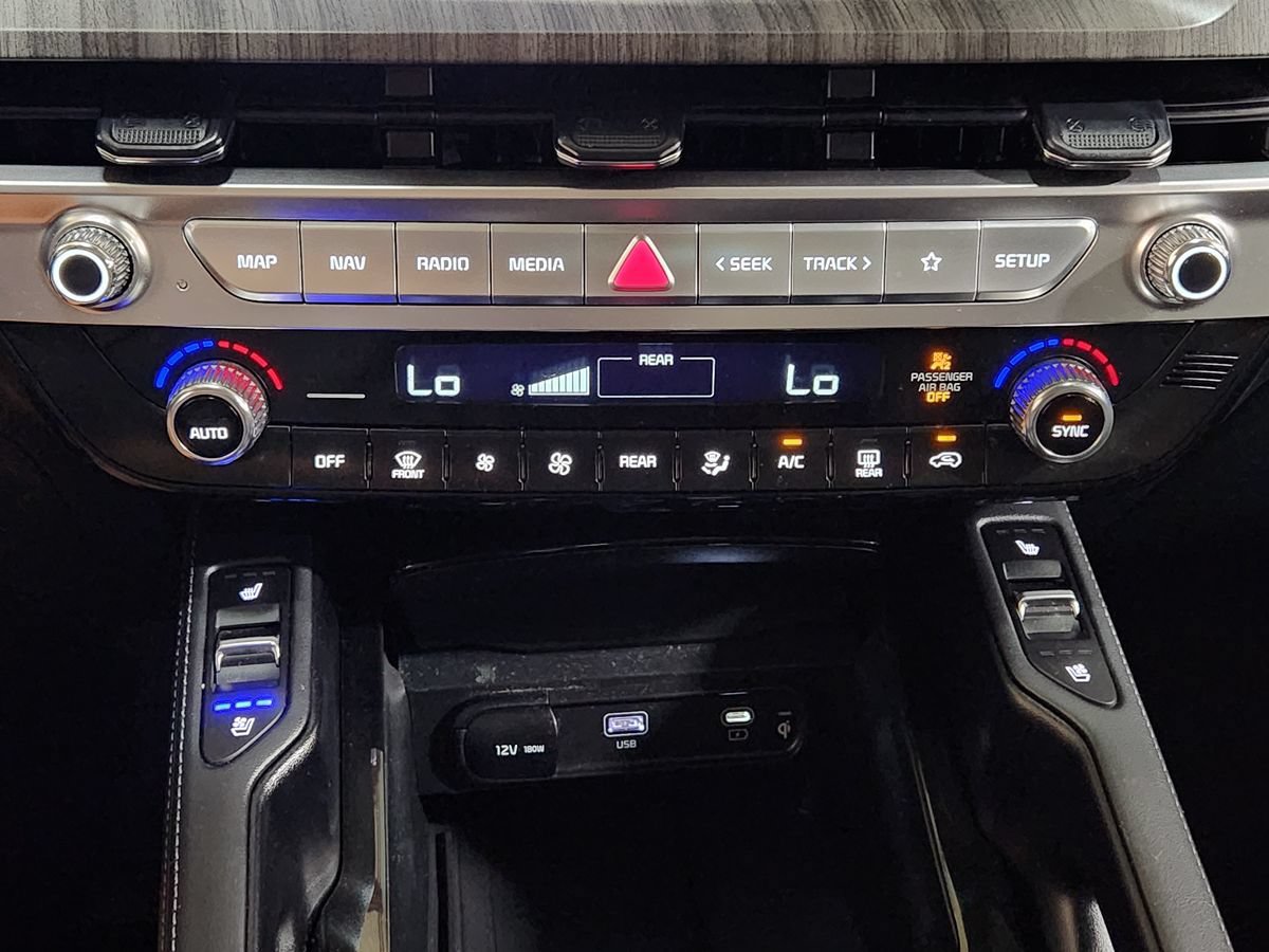 Used 2024 Kia Telluride EX w/ EX Captain's Chair Package FWD image 38