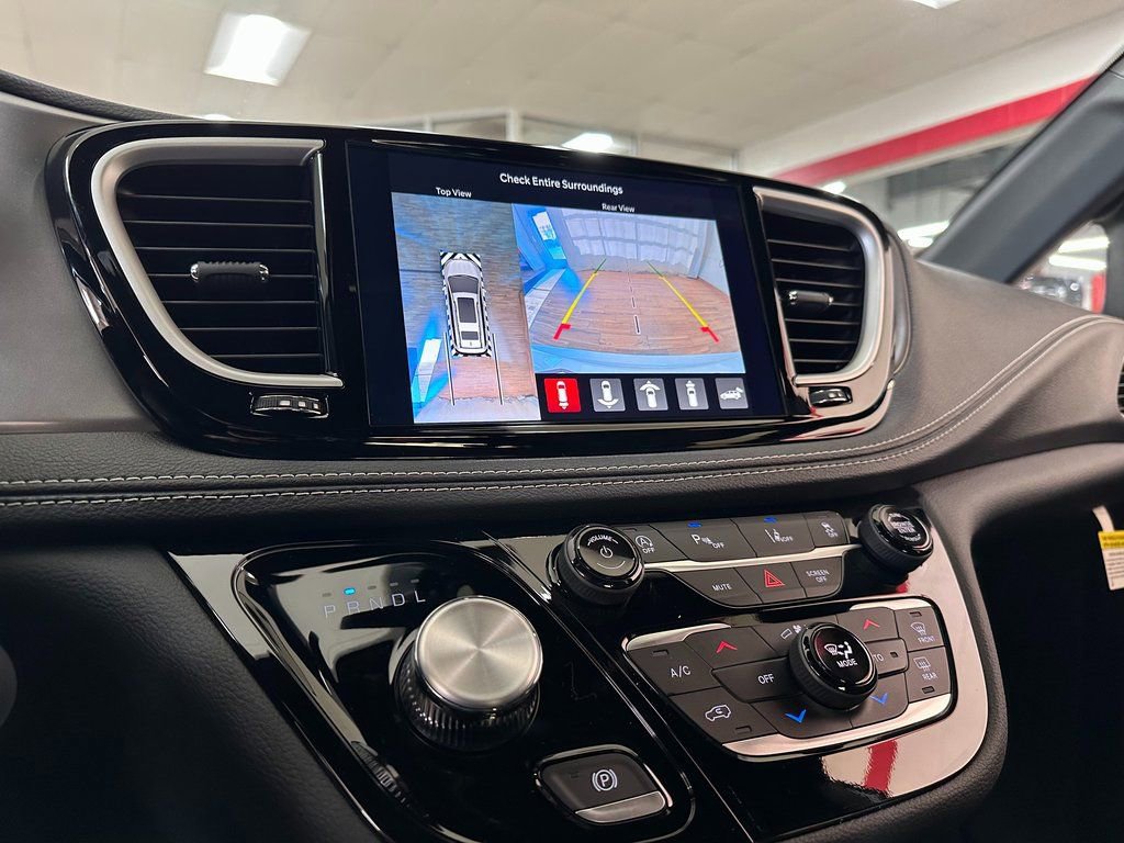 New 2026 Chrysler Pacifica Select w/ S Appearance Package image 27