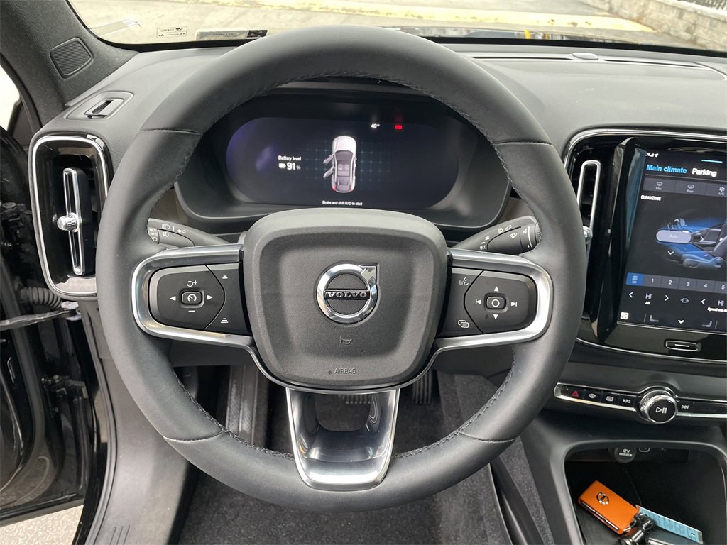 Used 2023 Volvo C40 Recharge Core image 16