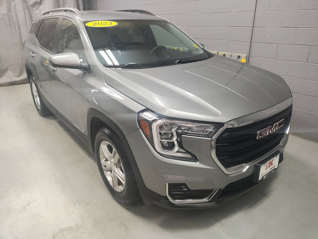 Used 2023 GMC Terrain SLE w/ Driver Convenience Package FWD image 5
