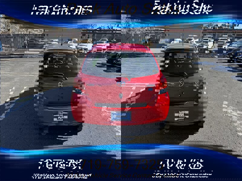 Used 2010 Toyota Yaris 4-Door Hatchback image 6