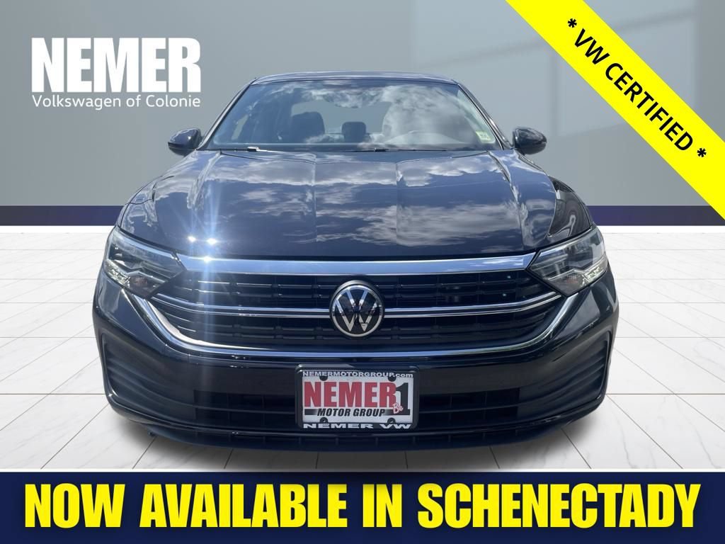Certified 2022 Volkswagen Jetta SE FWD image 9