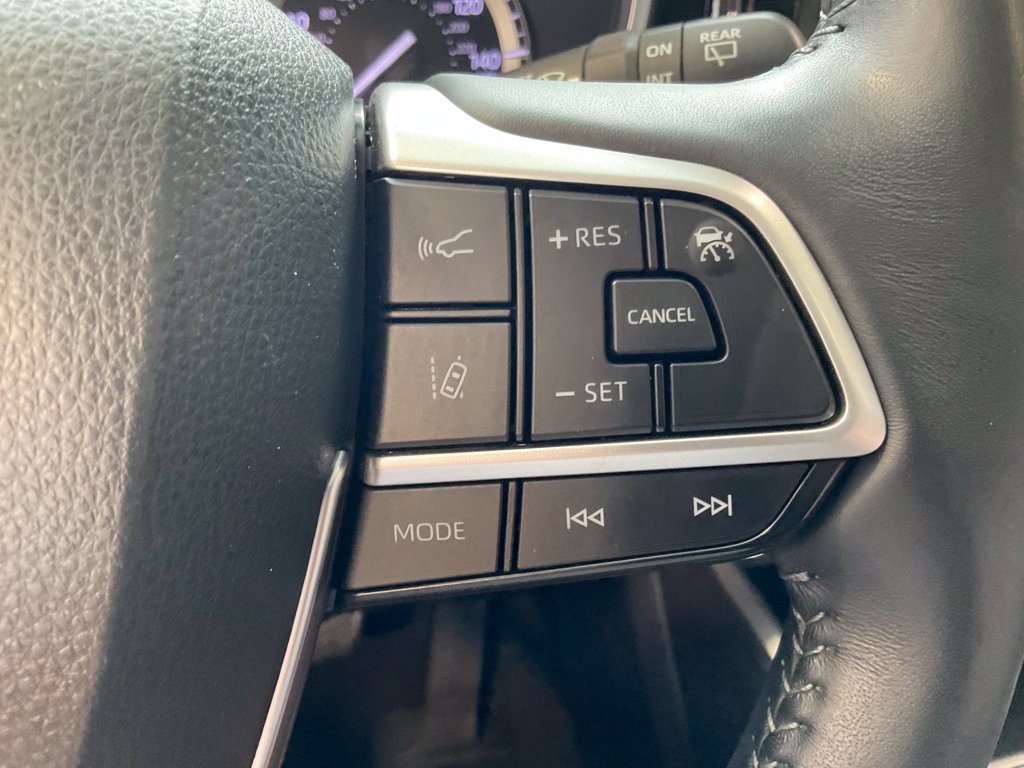 Used 2022 Toyota Highlander XLE AWD/4WD image 13