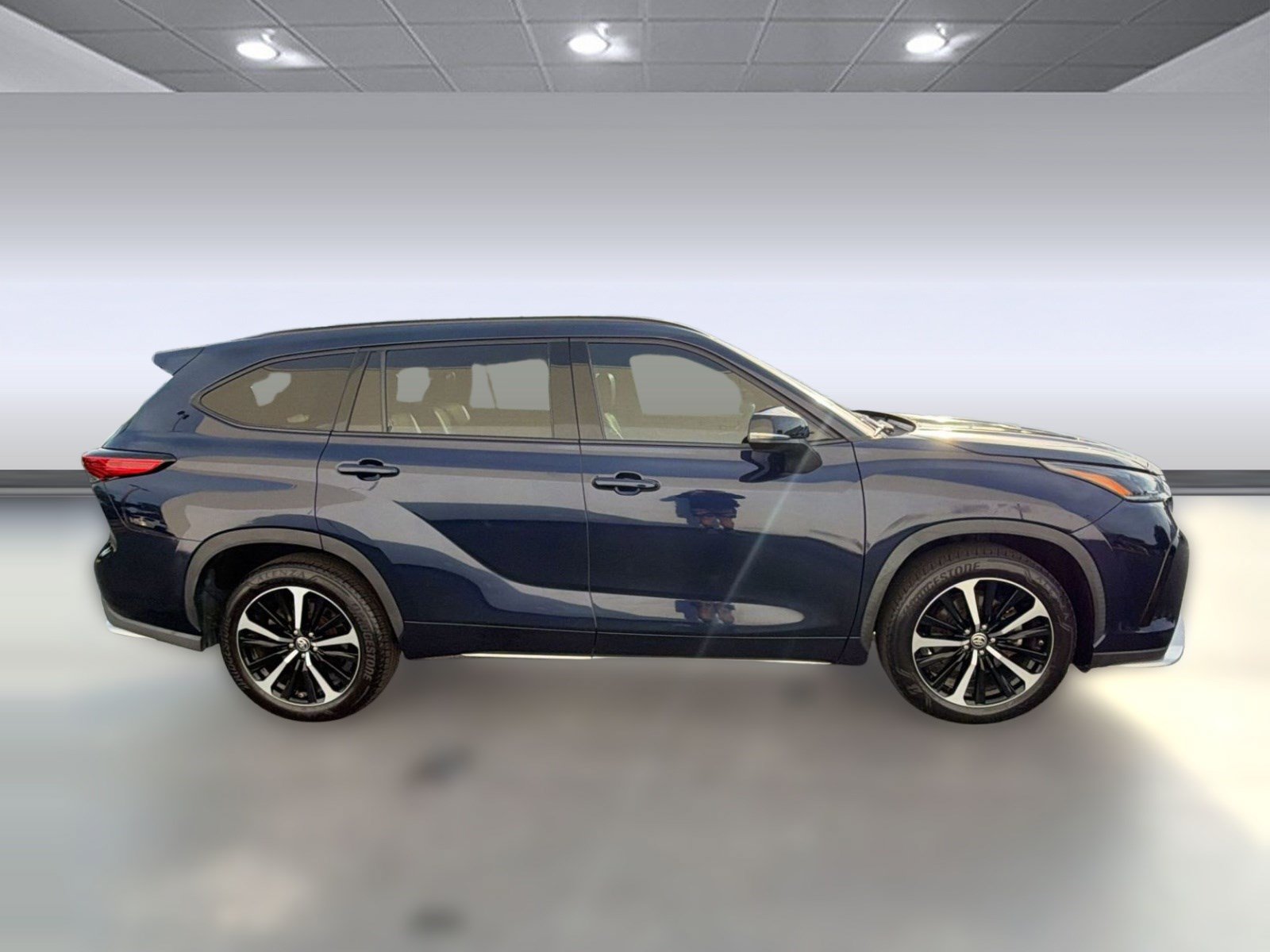 Used 2021 Toyota Highlander XSE FWD image 8
