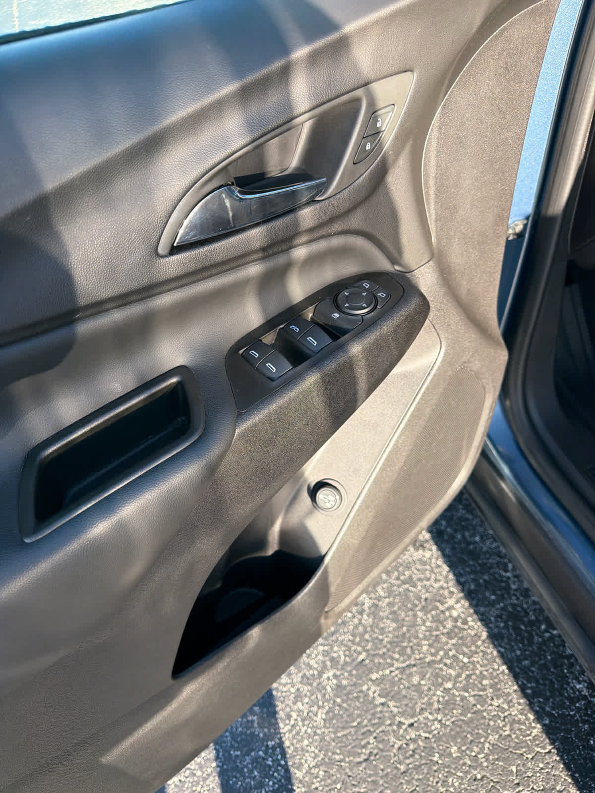 Used 2024 Chevrolet Equinox LT w/ LPO, Floor Liner Package AWD/4WD image 11