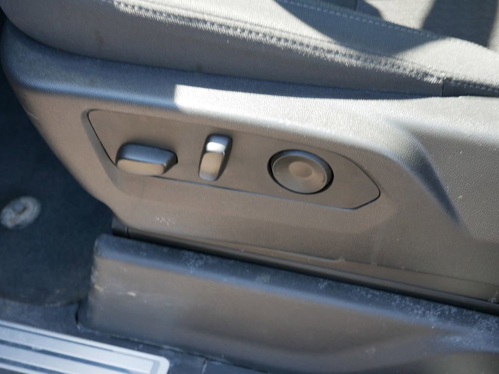 Used 2025 Chevrolet Silverado 1500 LT AWD/4WD image 23