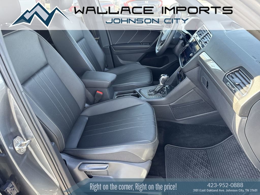 Certified 2023 Volkswagen Tiguan SE R-Line image 35