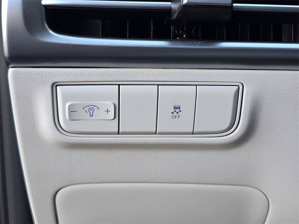 Used 2025 Hyundai Tucson SE image 24