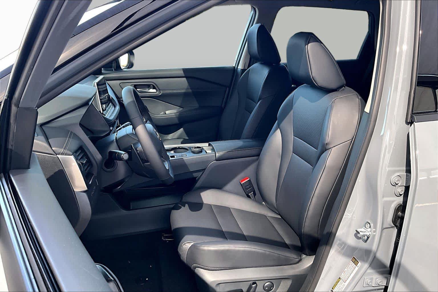 New 2026 Nissan Rogue Dark Armor AWD/4WD image 15