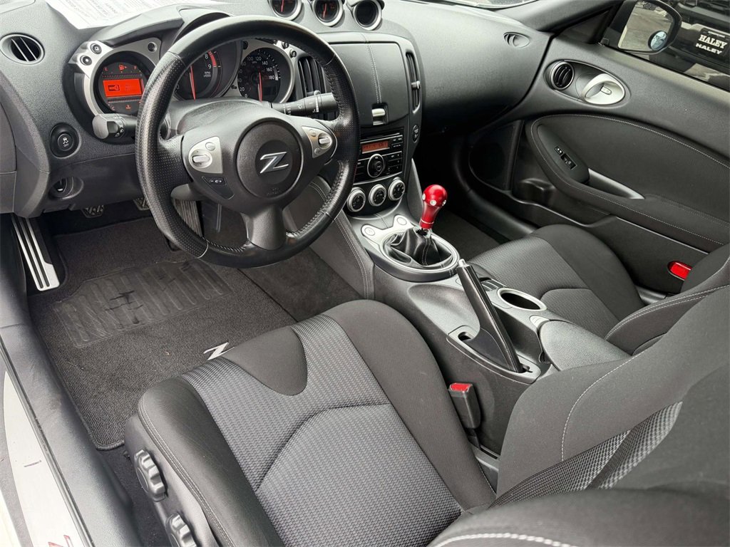 Used 2014 Nissan 370Z Coupe image 2