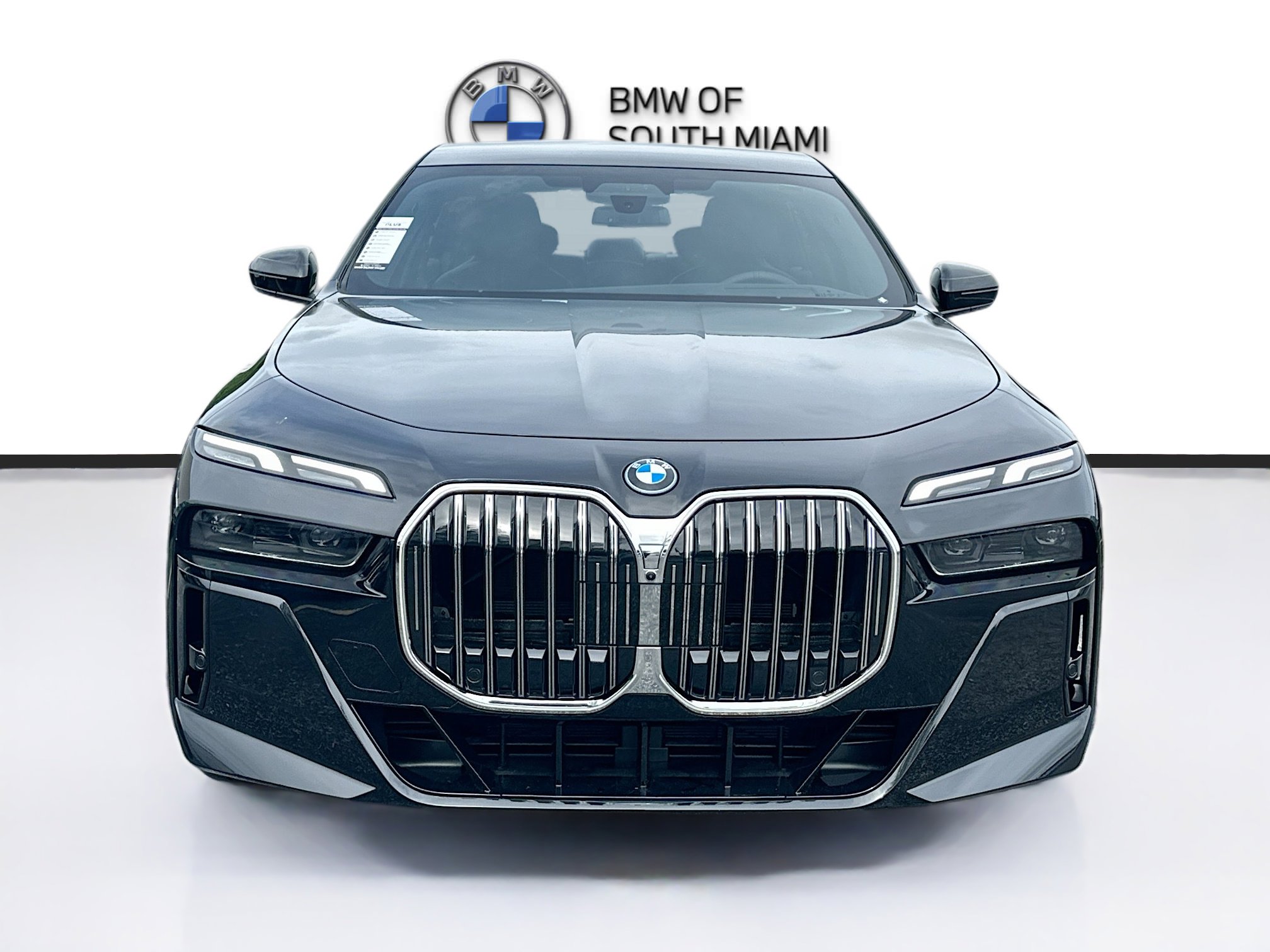 New 2026 BMW 750e xDrive image 2